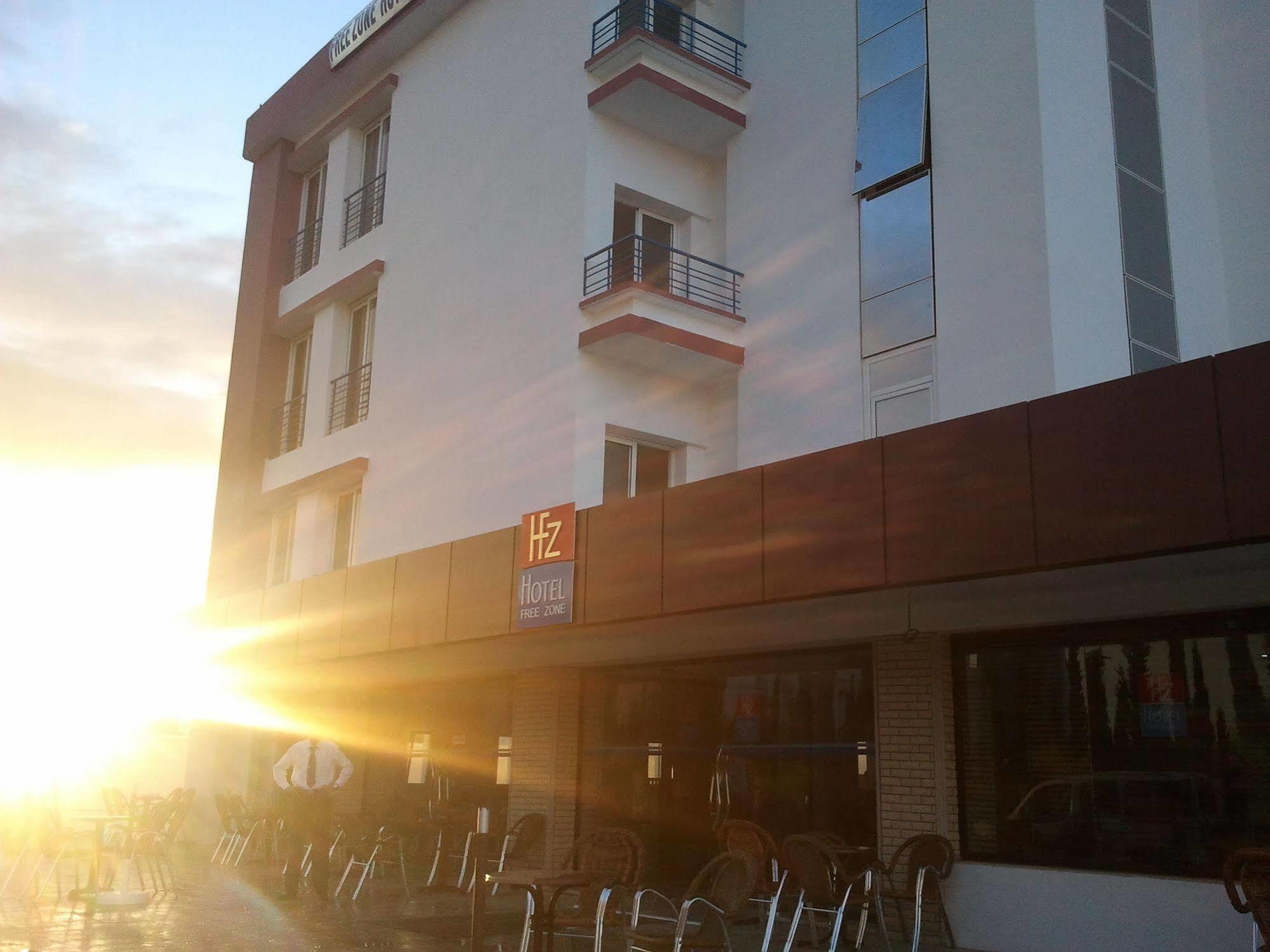Free Zone Hotel Gzennaïa Exteriör bild